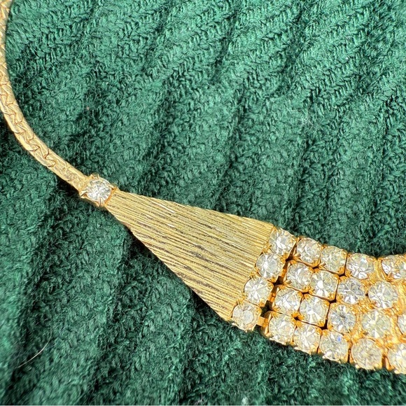 Luxurious Sparkly Gold Plated Collar Necklace with Crystal Accent Pendant - Picture 13 of 15